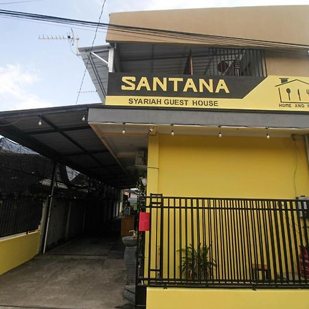 Super Oyo Capital O 2258 Santana Syariah Guest House Kartosuro Exterior foto