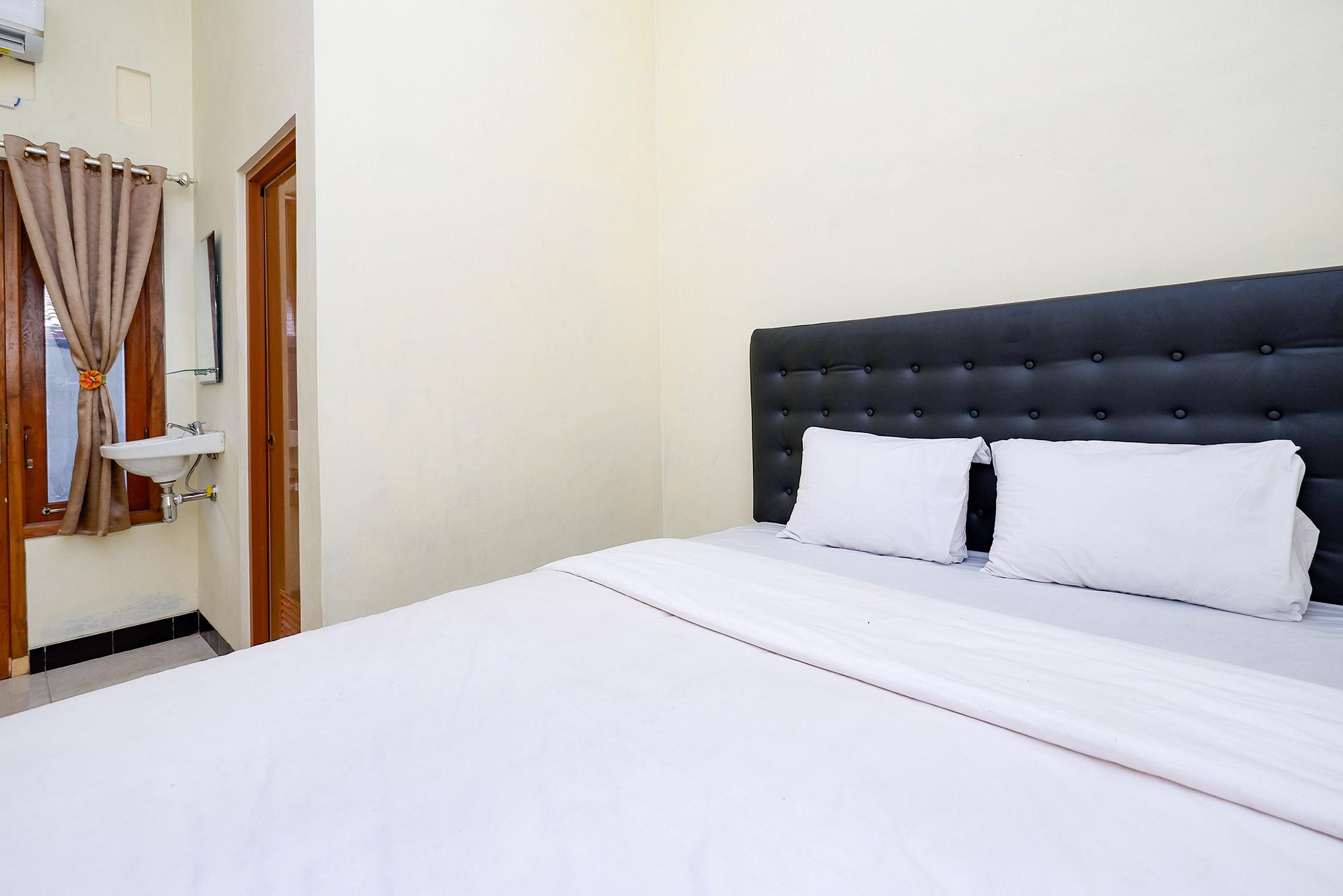 Super Oyo Capital O 2258 Santana Syariah Guest House Kartosuro Exterior foto