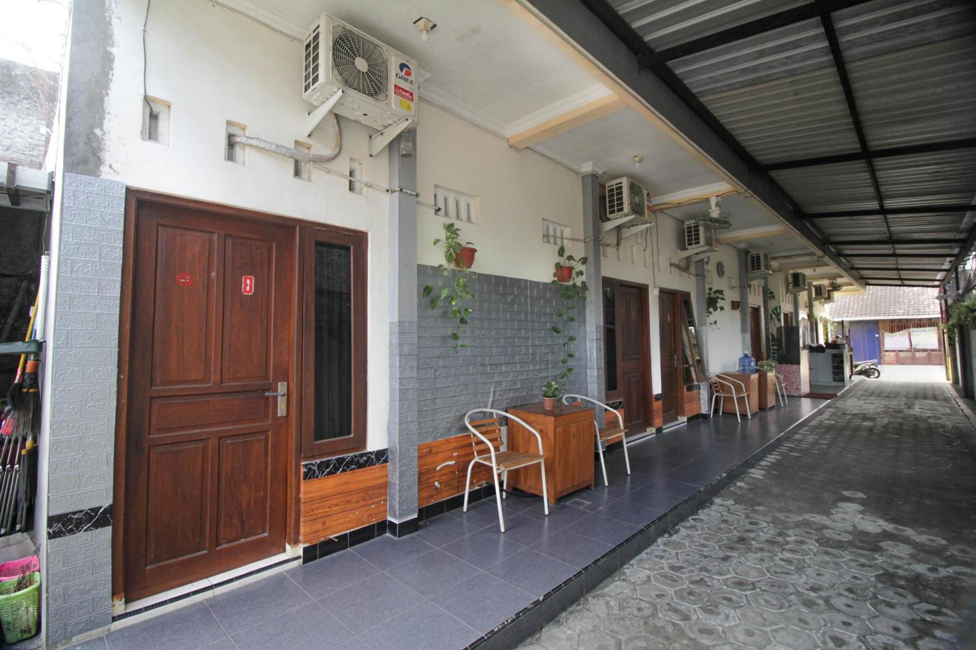Super Oyo Capital O 2258 Santana Syariah Guest House Kartosuro Exterior foto
