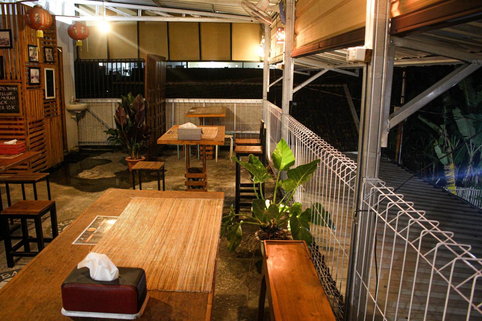 Super Oyo Capital O 2258 Santana Syariah Guest House Kartosuro Exterior foto